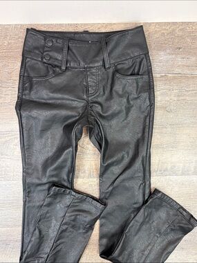 Urban Outfitters Black Faux Leather Flared Pants Women’s Size 0